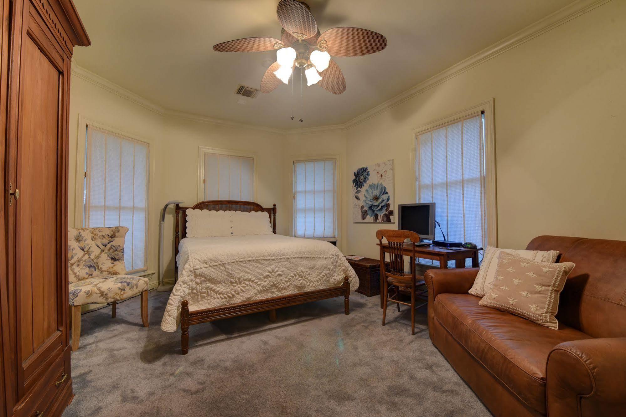 A Chateau On The Bayou Bed & Breakfast Raceland Екстериор снимка